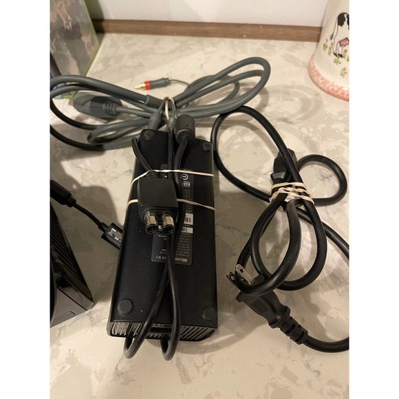 Xbox 360 S BUNDLE + 24 games & accessories - Picture 8 of 12